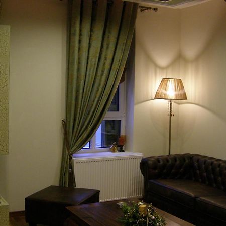 Room "Honeybee" In A Neoclassical House Kastoria Zewnętrze zdjęcie