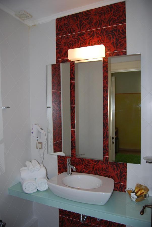 Room "Honeybee" In A Neoclassical House Kastoria Zewnętrze zdjęcie