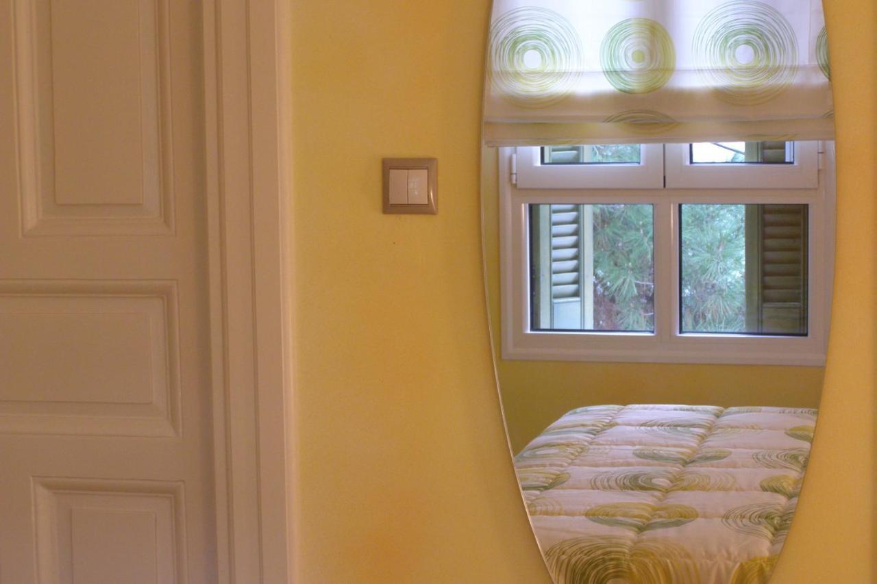 Room "Honeybee" In A Neoclassical House Kastoria Zewnętrze zdjęcie